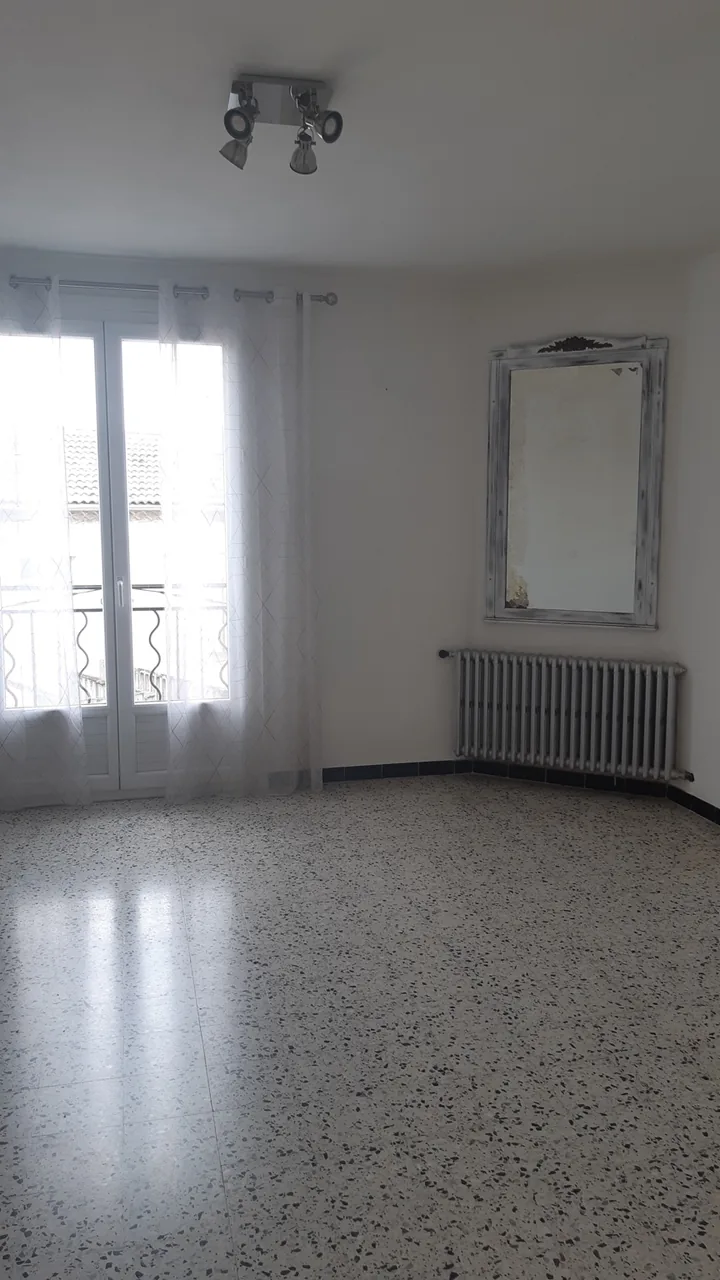 Appartement T2 de 49 m² avec parking, cave et balcon proche centre-ville